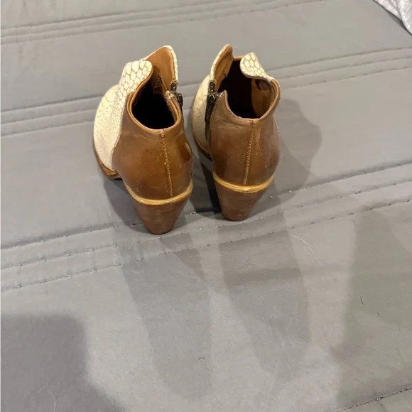 FREEBIRD by Steve Madden Detroit snake skin booties - Picture 2 of 7